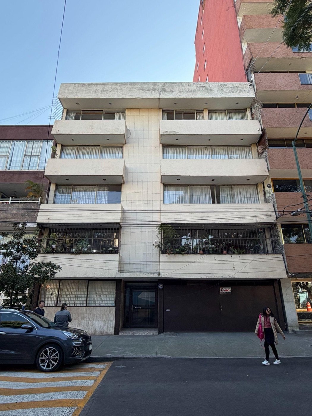 Fachada de Nicolás San Juan 1136 antes de la renovación